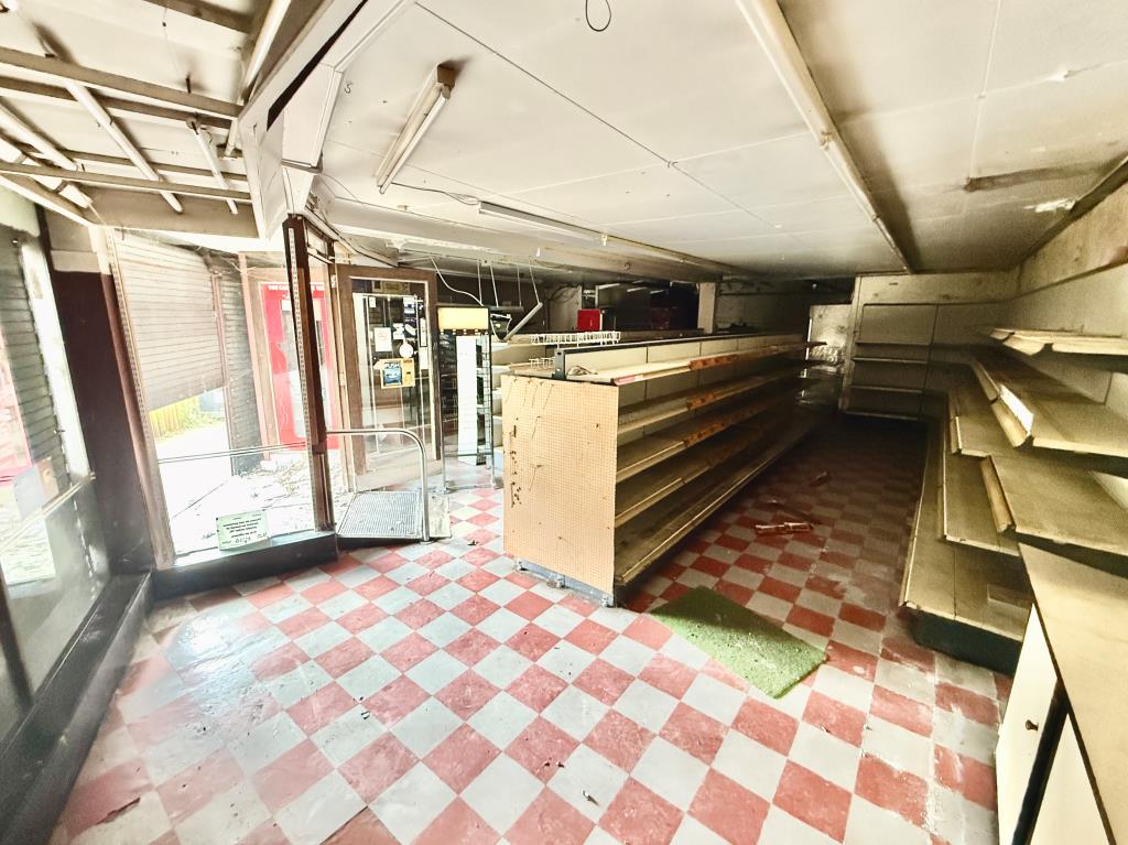 Lot: 36 - FREEHOLD MIXED USE BLOCK FOR INVESTMENT WITH DEVELOPMENT POTENTIAL - Vacant commercial unit